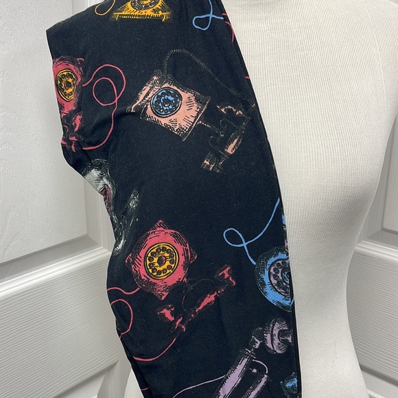 LuLaRoe OS One Size Black Vintage Telephone Leggings NWT - Picture 2 of 10